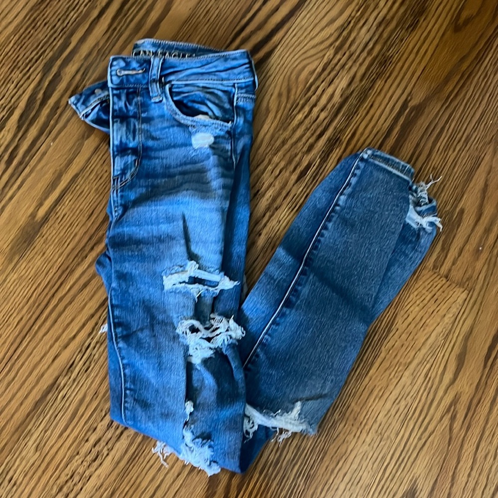 American Eagle womens medium wash ripped jeans - skinny fit